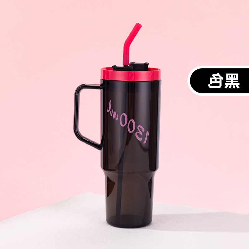 Taza de plástico de paja de gran capacidad con mango 40oz taza de automóvil taza de fitness hervidor deportivo diseño creativo negro
