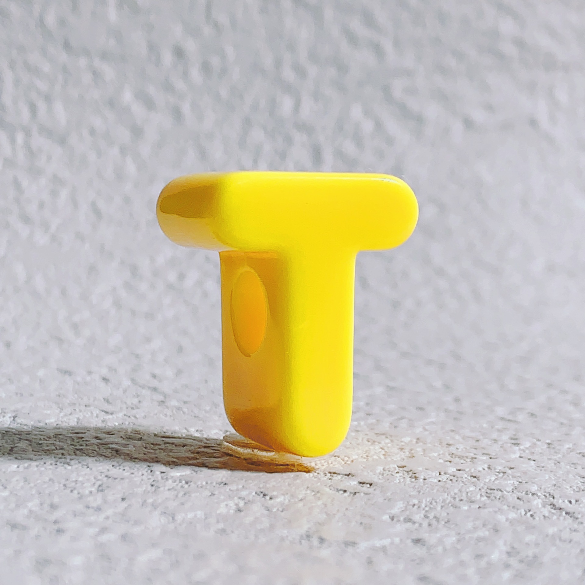 T (yellow)