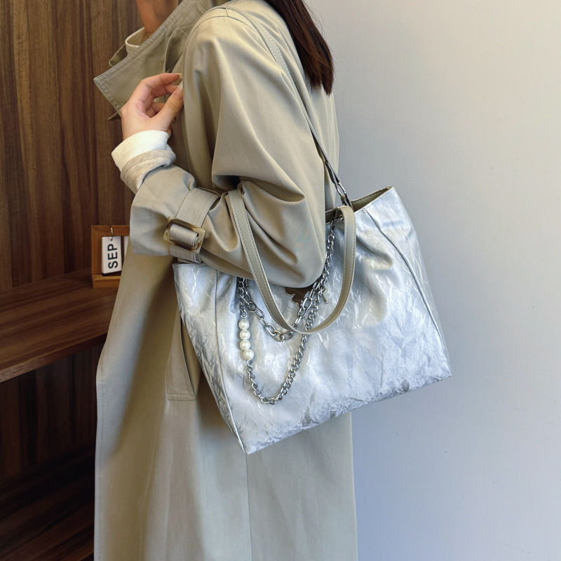 Bolsa de viaje para mujeres 2024 nueva bolsa de verano de plata para mujeres bolsa de hombro para estudiantes universitarios