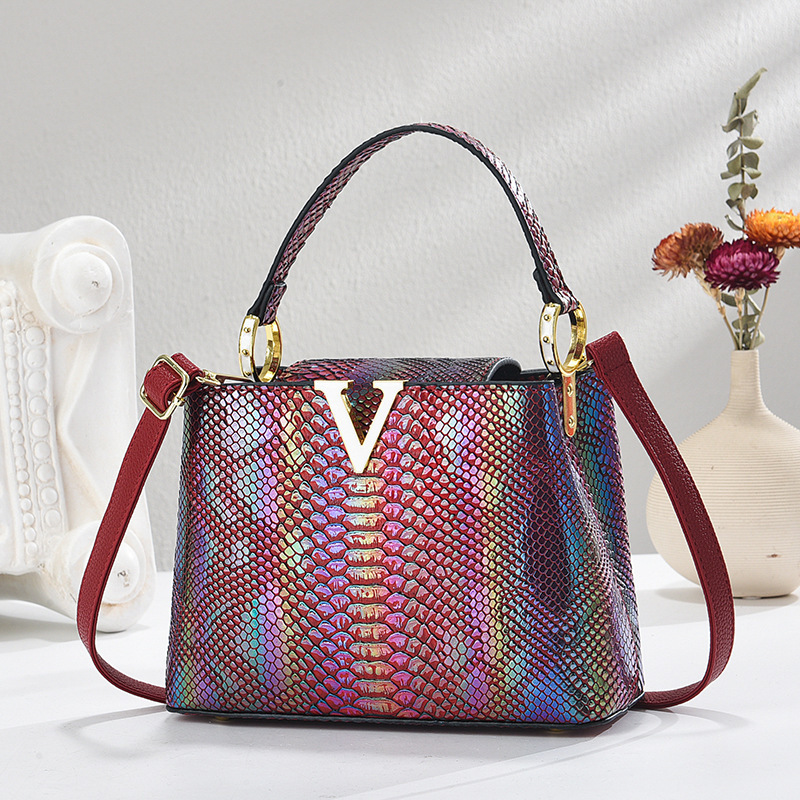 Patrón de cocodrilo de charol 2025 nuevo bolso de moda bolso de cubo de mediana edad bolso de mensajero de hombro para mujer madre degradada