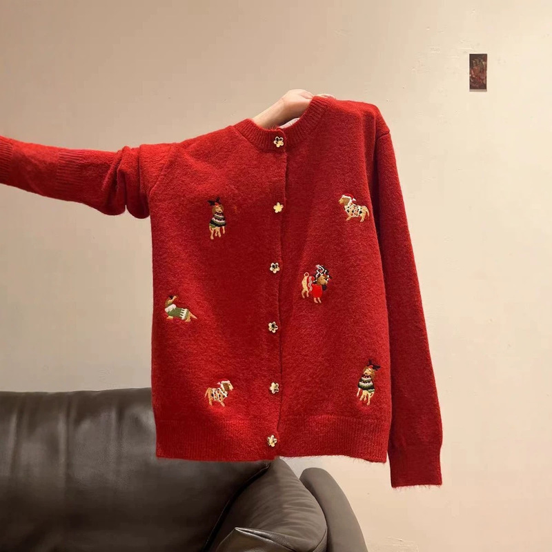 【Yangyang Family】Women's Cardigan Coat Embroidered Top New Year Red Christmas Sweater Stylish Knit Outerwear Thickened 【Yangyang Family】Women's Cardigan Coat Embroidered Top New Year Red Christmas Sweater Stylish Knit Outerwear Thickened