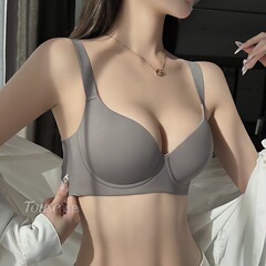 大きい胸は小さい下着の女性の薄いタイプの夏に胸を縮めて副乳を集めて垂れ下がることを防止します。