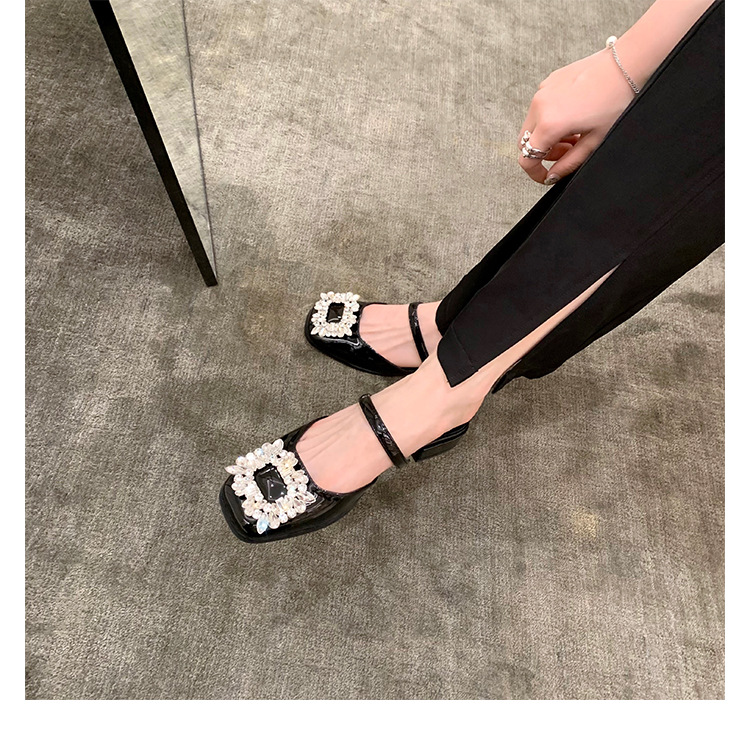 Grape Mom with the same style 2023 spring new sexy sandals and slippers women flash diamond shallow mouth square head flat half drag sandals women_voghion.com