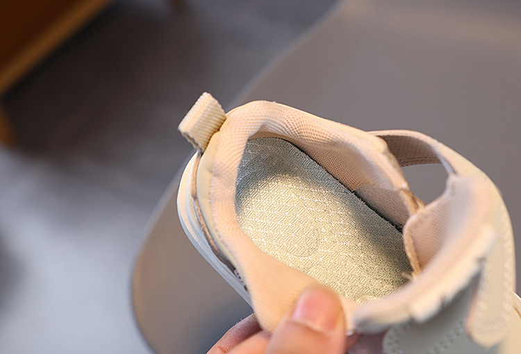 Scarpe casual da tavola da ragazzo bianche con suola morbida e traspirante, versatili, per la stagione primavera e autunno 2024 per bambini_voghion.com