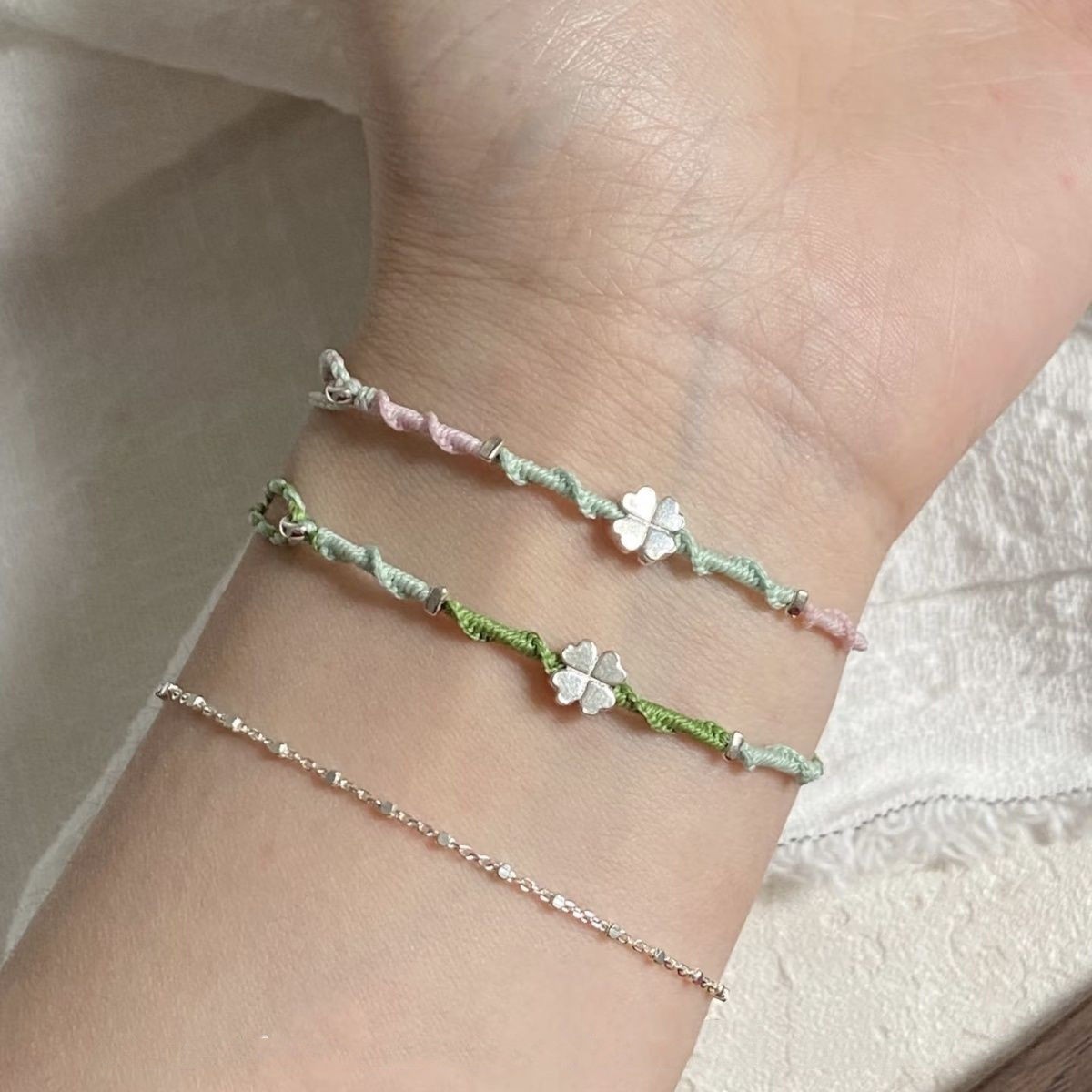 Good Luck Clover Bracelet Handmade Woven Bracelet for Women, Niche Design with a Light Luxury Style, Versatile Best Friend Gift