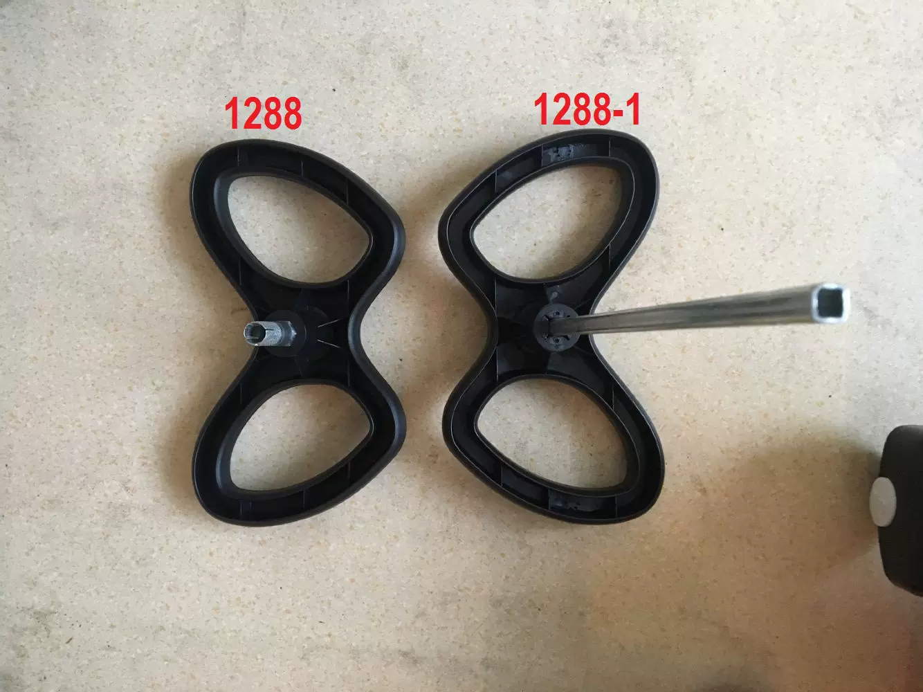 玲珑宝贝扭扭车溜娃车轮子方向盘前叉后腿膨胀螺丝后轮轴销等配件