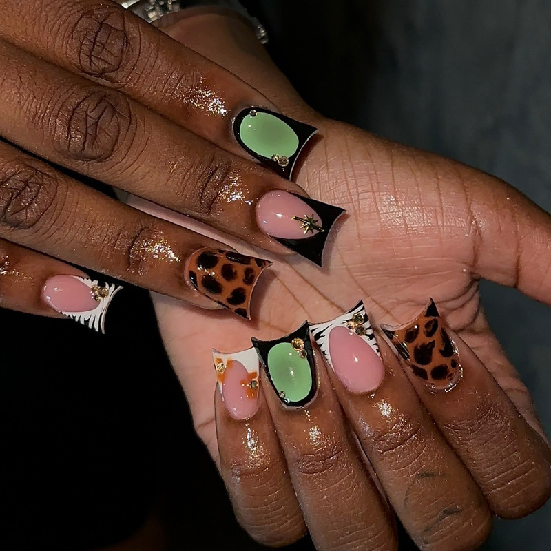 Wearable Nail Patch, Popular Foreign Trade Duckbill Shape, Pink Diamond-Encrusted Cat Claw and Leopard Print Pattern, Removable Nail Patch