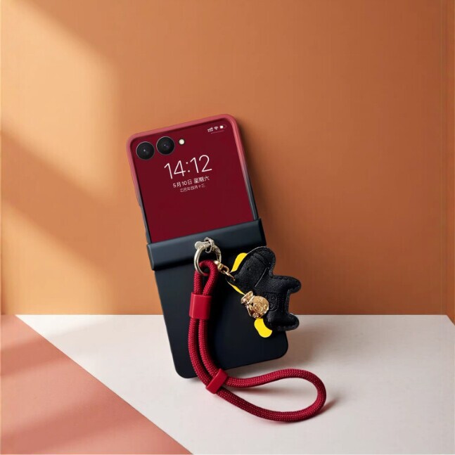 Wine Red Gradient Color Phone Case Suitable for Samsung Zflip7/ 40% off Foldable Screen with Lanyard Cartoon Pendant Fashion Protective Cover