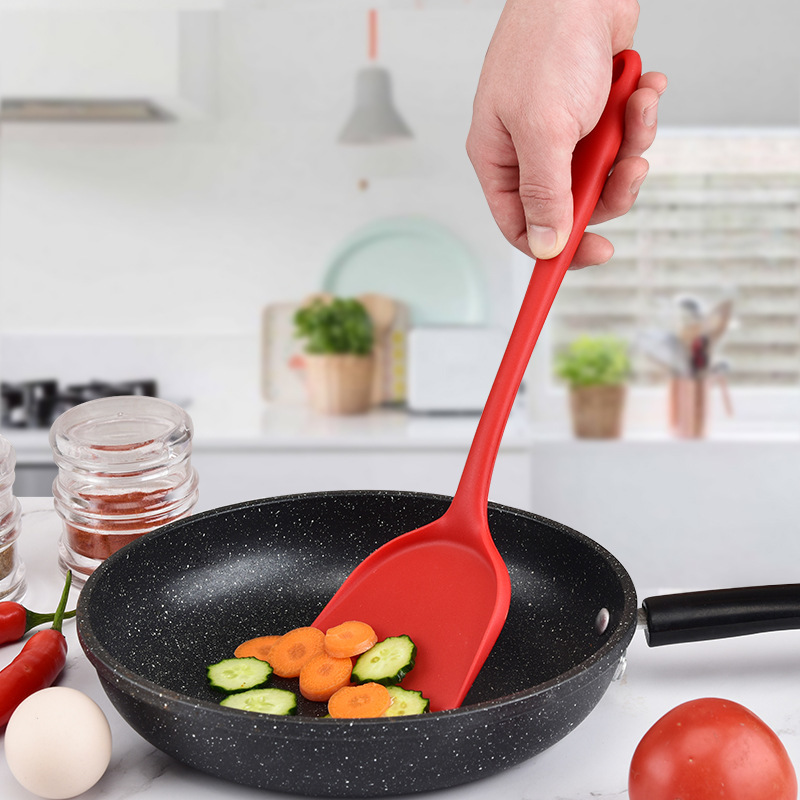A one-piece silicone spatula set that includes a complete frying pan and electric frying pan, designed for flat-bottomed non-stick pans.