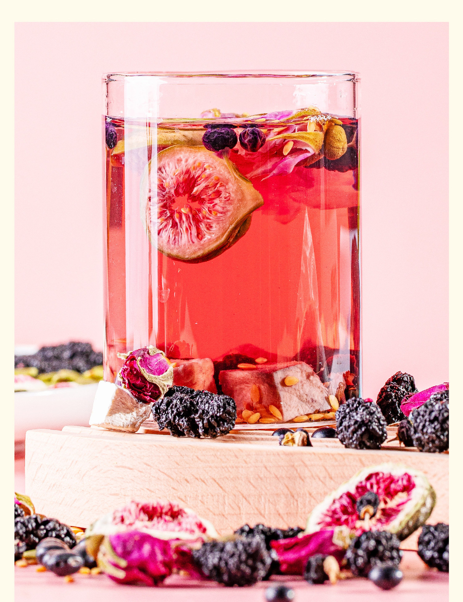 Red Ginseng Herbal Tea Blend for Women with Flaxseed Fig Black Goji and Rose 200g Jar key features