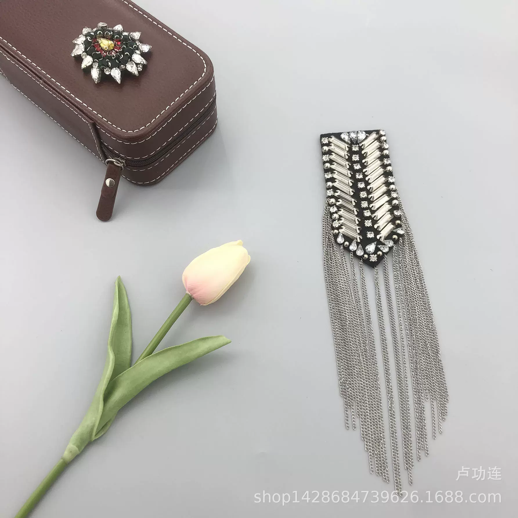 吊链条肩章日韩热销服饰品厂里大量现货各种肩章服饰配件