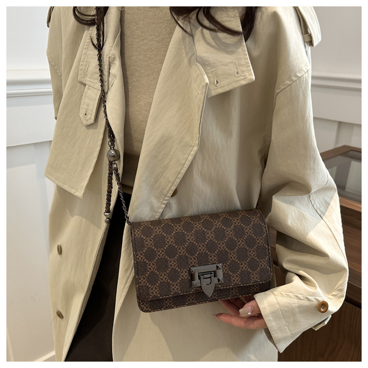 Cross-border women's bag 2024 New leopard print underarm bag, Korean style fashionable and trendy chain single-shoulder bag, riveted crossbody bag undefined