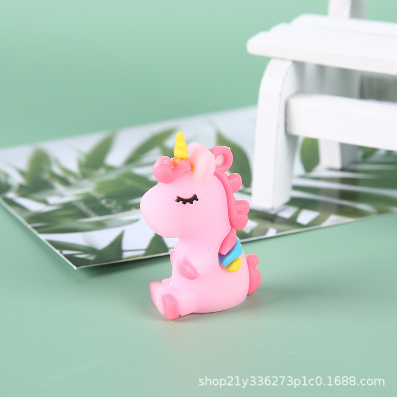 Yiwu fábrica al por mayor muñeca de dibujos animados unicornio llavero PVC pegamento suave creativo pluma cabeza colgante regalo