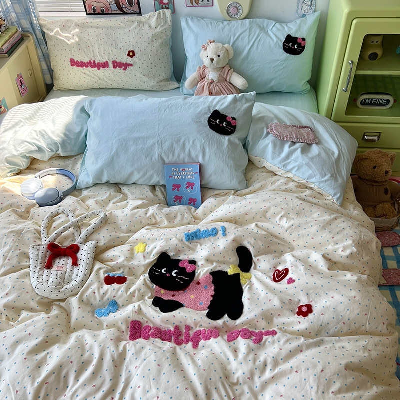 Toallas de algodón lavados con agua bordadas cuatro piezas juegos de estudiantes de tres piezas juegos de dormitorios de chicas fábrica de dibujos animados al por mayor