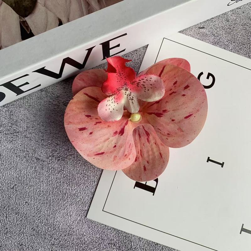 絹布の胡蝶蘭の花の頭は花の壁の部品の花の材料の頭をシミュレーションして髪を飾ってdiyの手作りの結婚祝いの贈り物を挟んで造花を飾ります。|undefined