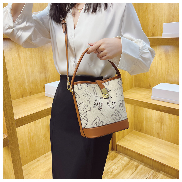 Borsa a tracolla monospalla classica versatile di vendita calda da donna 2023 con lettera stampata nuova_voghion.com