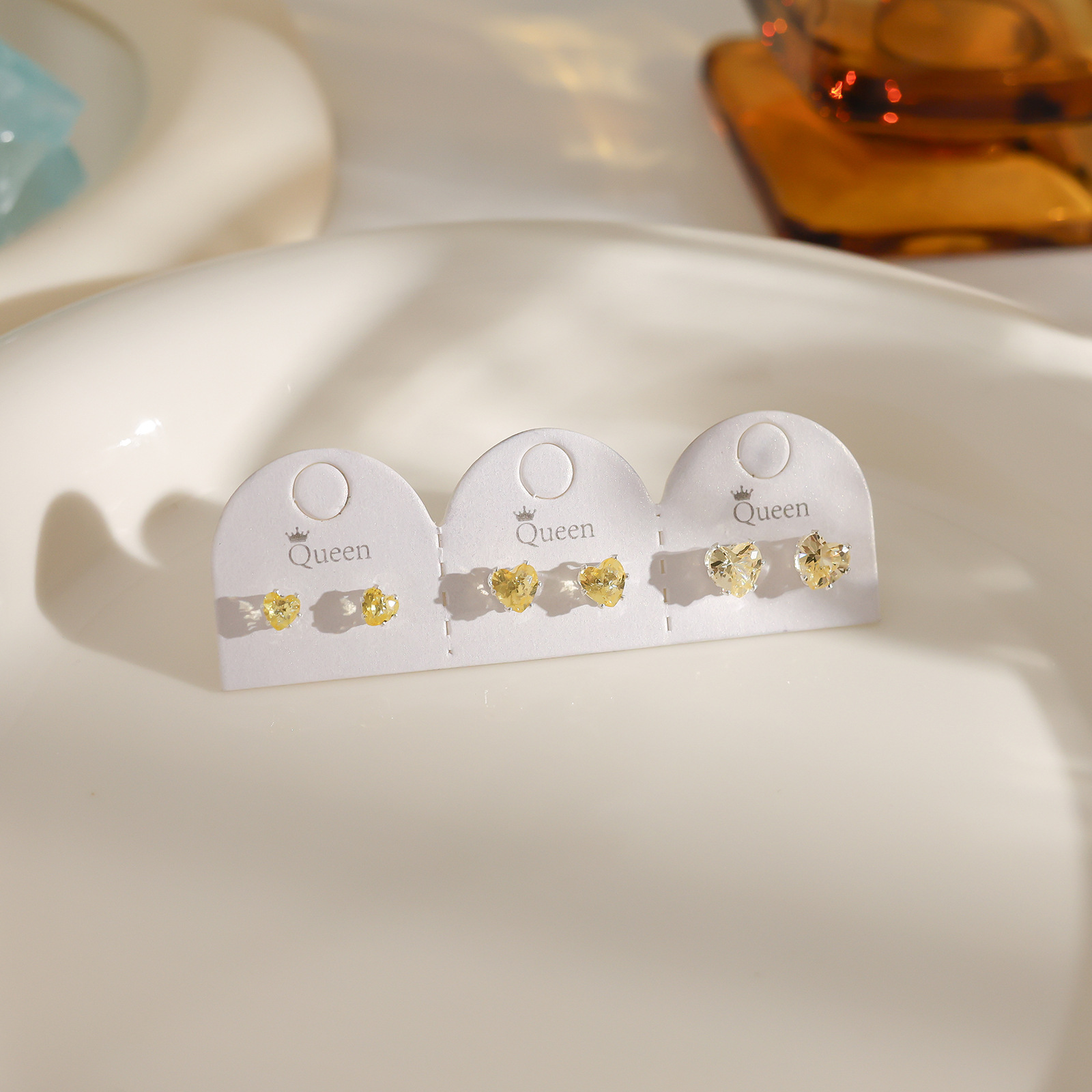 Juego de pendientes de aguja plateados, sencillos y compactos para mujer, pendientes geométricos en forma de corazón, bonitos, dulces y versátiles, venta al por mayor para puestos de mercado