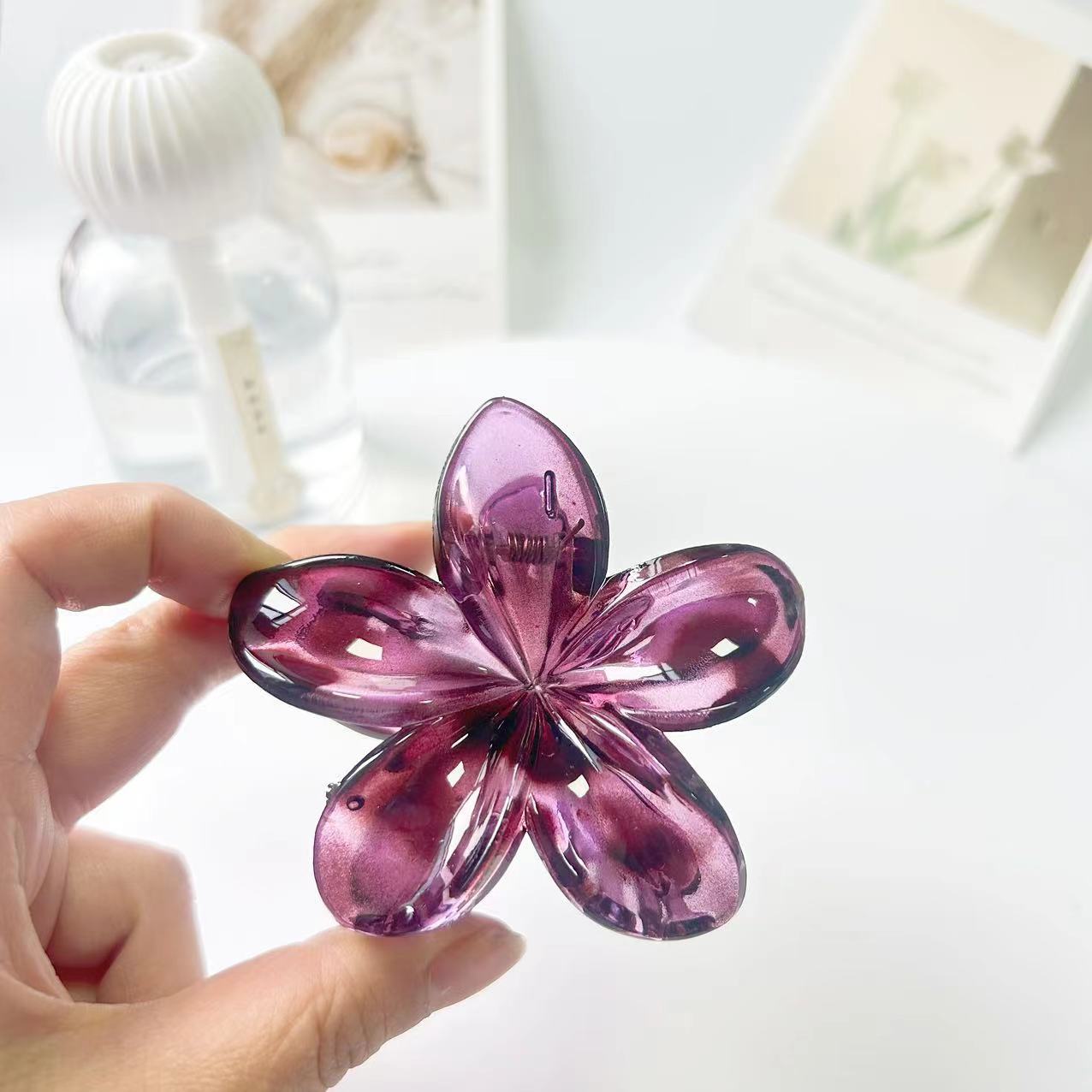 투명 보라색 거북이 껍질