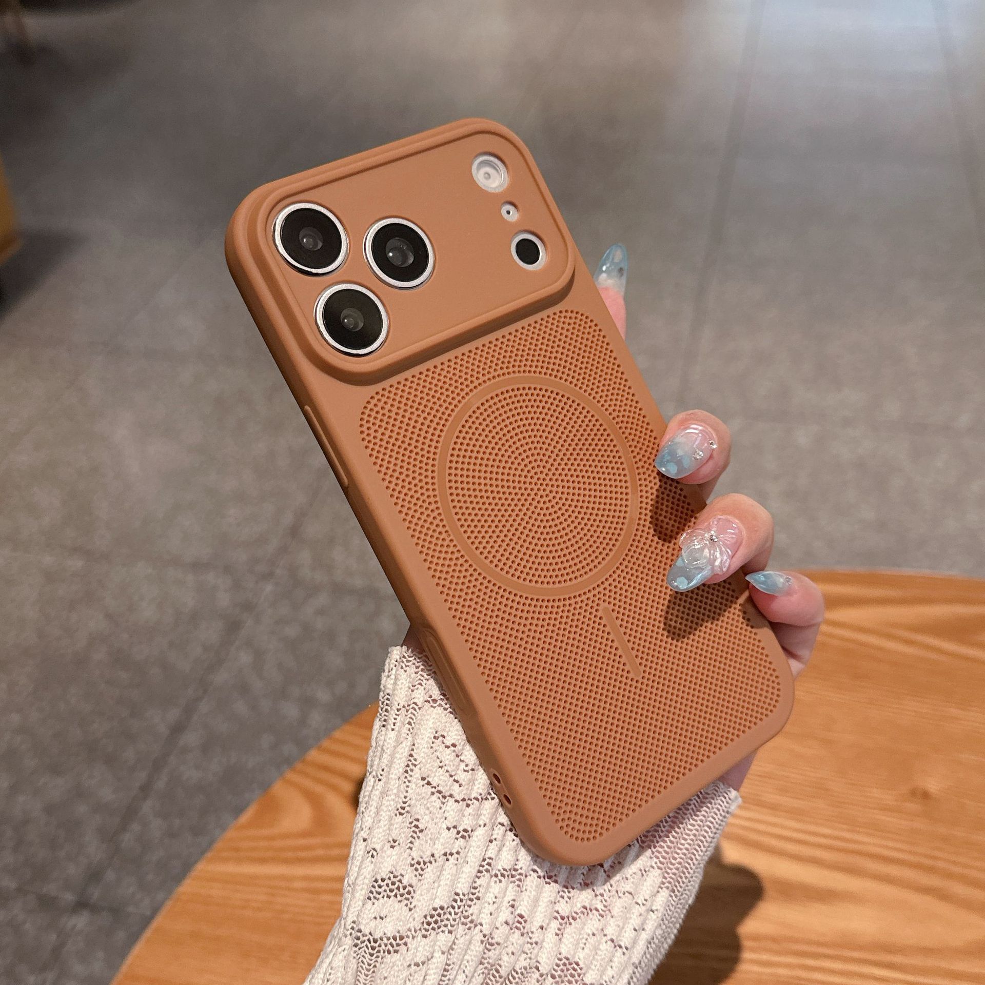 Funda de Malla Transpirable para iPhone 17 de Silicona, Disipación de Calor image 8