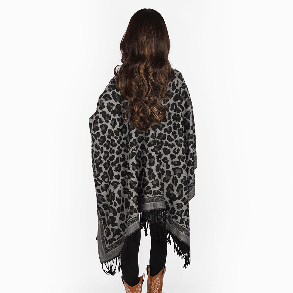 Hijo de núcleo de patrón de leopardo europeo y americano engrosado calentamiento imitación de cachemira frisa capa chal otoño invierno comercio exterior