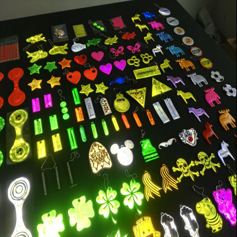 学生书包用彩色反光挂件双面印刷图案反光钥匙扣 卡通反光PVC吊牌