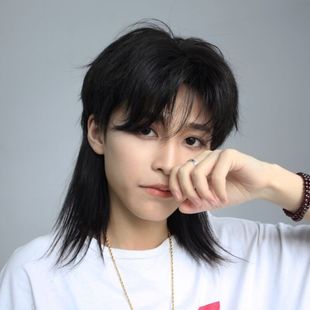 Wig Men's short hair mid-point bangs short straight hair handsome vintage mullet head chemical fiber wig full head cover one piece starting batch