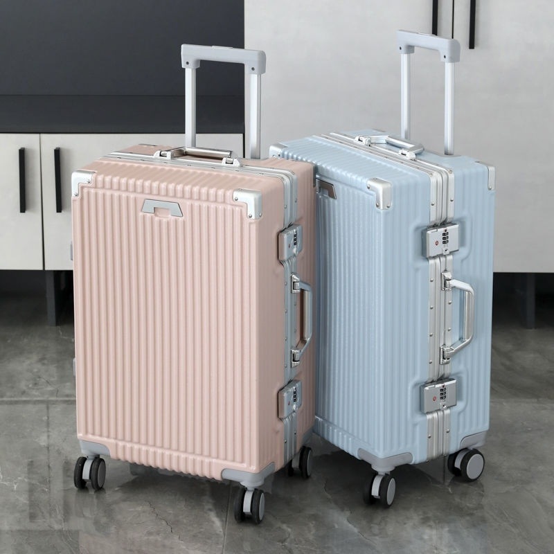 Durable universal capacious suitcase for men and women