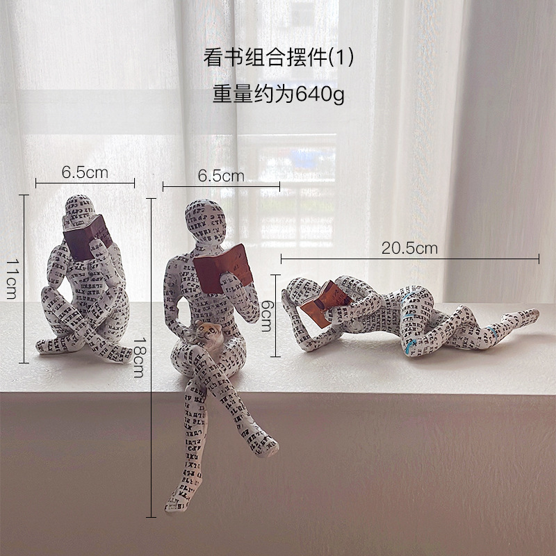 モダンなシンプルなリビングルームのサンプルプレートの間にソフトな装飾品があります。|undefined