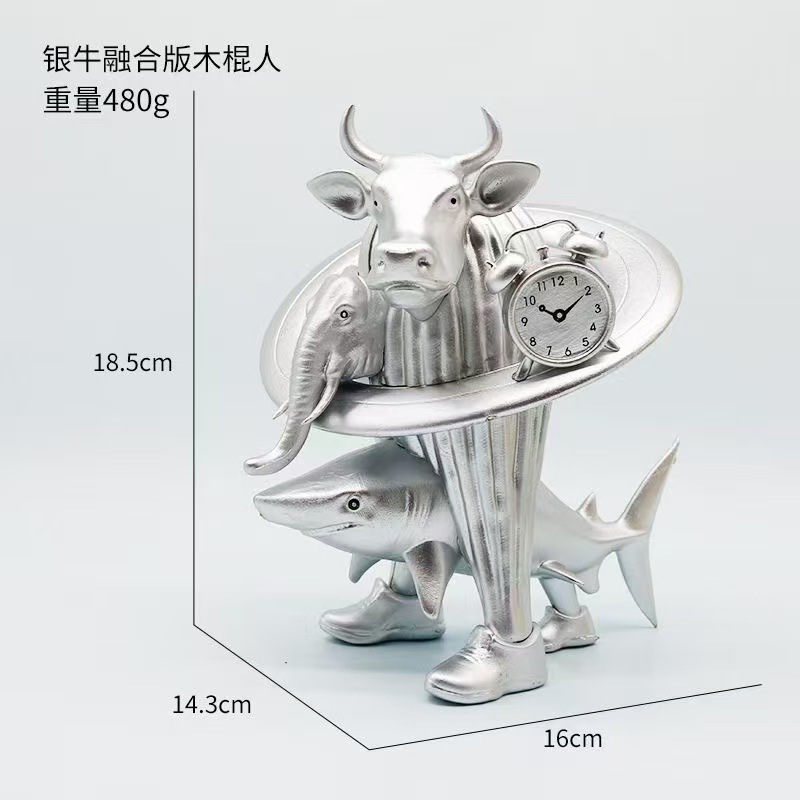 Versión dorada de la combinación de hombre de palo de madera extraño de costura, neumáticos de elefante ensamblados, todo divertido modelo de muñeca de decoración de escritorio