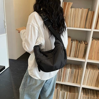 潮流时尚格子饺子包包女2026新款百搭休闲尼龙布包高级感斜挎包
