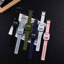 新款现货镂空彩屏手表星期方形网S7C红双按键科ns学生运动电子表