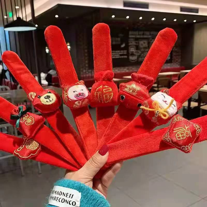 春節禮物啪啪圈女可愛卡通兒童毛絨情侶手環虎新年頭飾品拍拍圈男