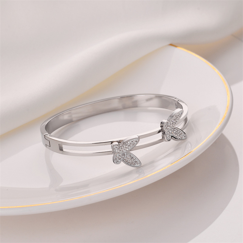 Pulsera de titanio y acero para mujer, diseño moderno y sencillo, pulsera de lujo que no se desvanece, venta al por mayor en stock.