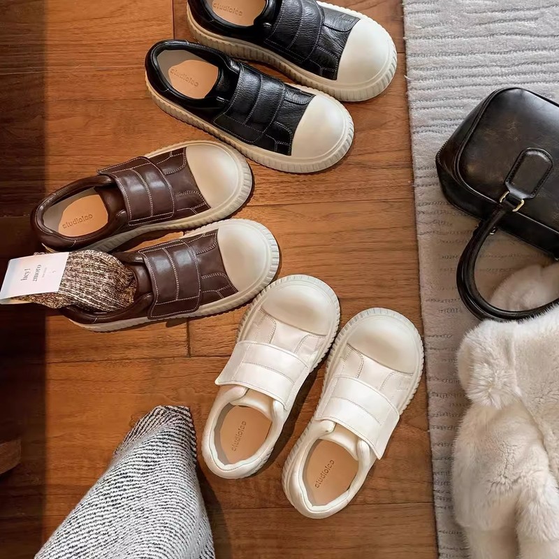 2026 New Autumn and Winter Outdoor Sports Shoes, Washed Leather Round-Toe Velcro Versatile Thick-Soled Casual Sneakers