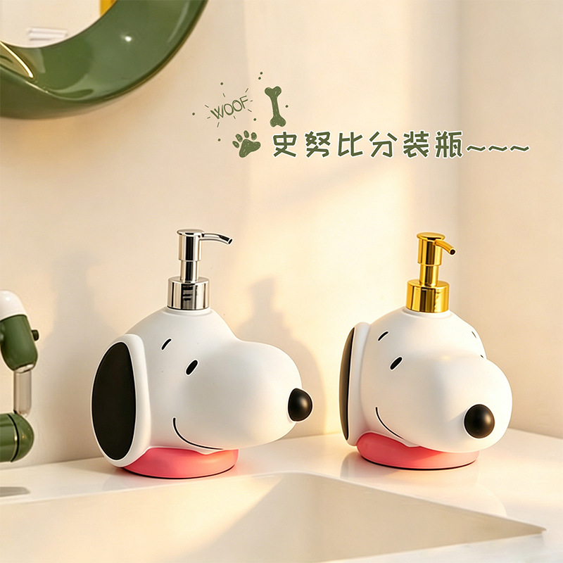 Creative cartoon Snoopy soap dispenser bottle for home bathroom, shower gel dispenser bottle, desktop high-end decorative ornament