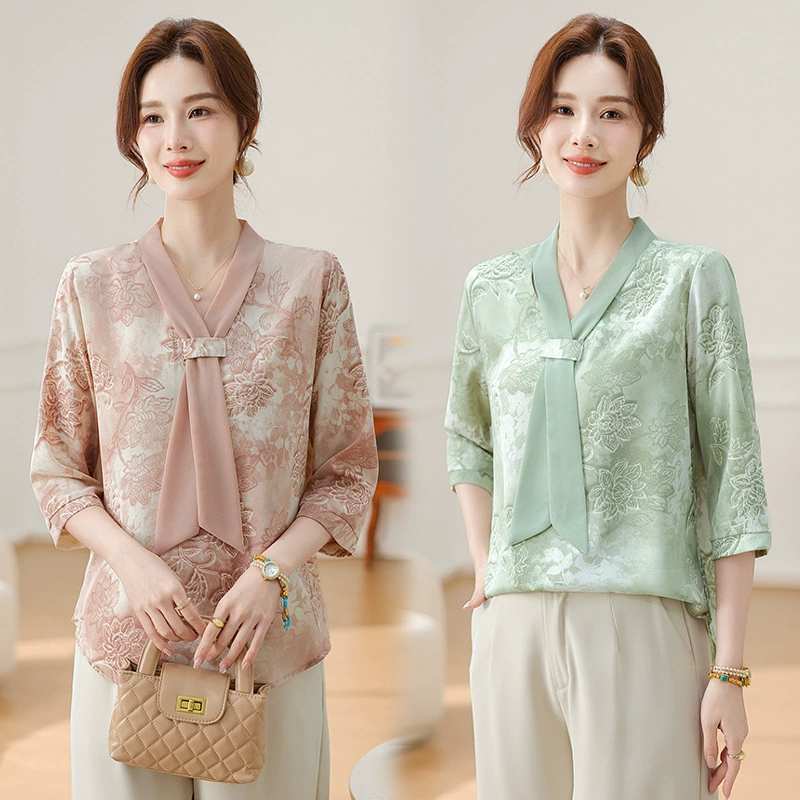 Летний наряд для мамы ко Дню матери. Рубашка, уменьшающая возраст. Новая модная футболка 2025 года для женщин среднего и пожилого возраста. Летний топ с рукавами три четверти.