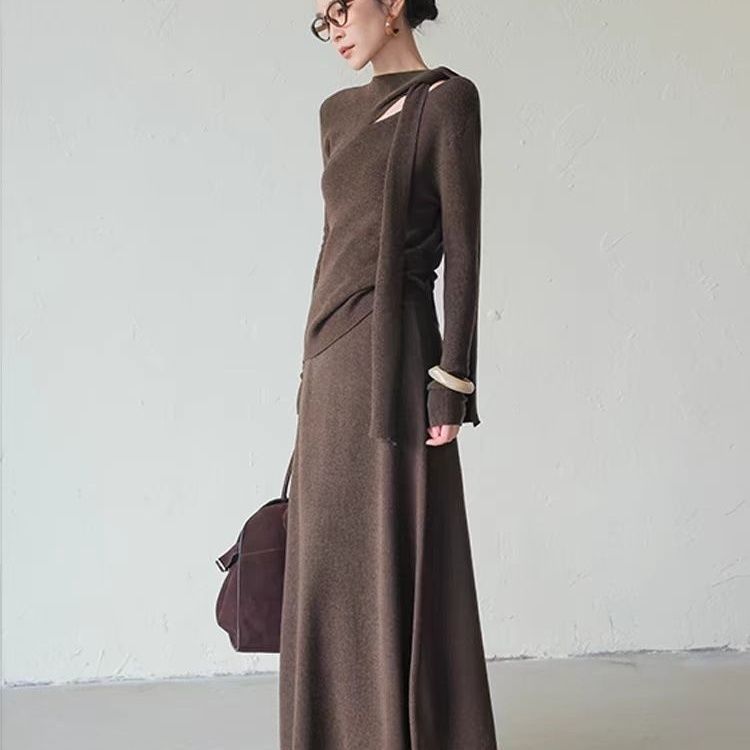 咖色针织套装女2025秋季新款围巾领上衣长款半身裙两件套