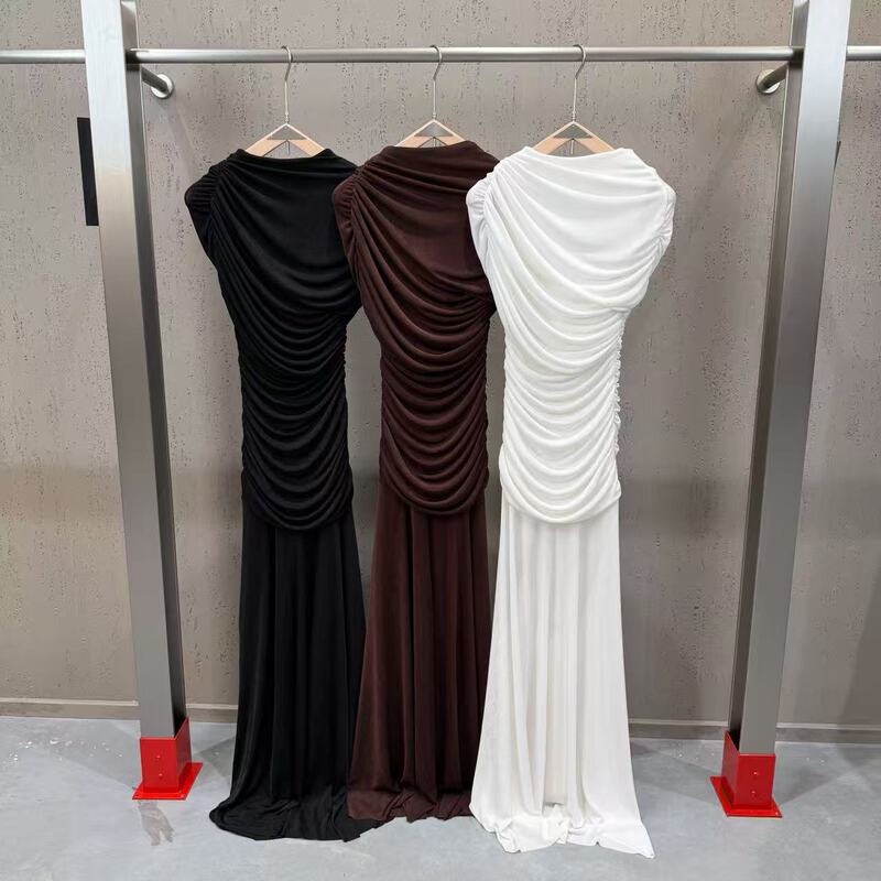 Small Round Neck Pleated Flared Waist-Slimming Floor-Length Maxi Dress by Vietnamese Niche Designer Spring/Summer 2026 Small Round Neck Pleated Flared Waist-Slimming Floor-Length Maxi Dress by Vietnamese Niche Designer Spring/Summer 2026
