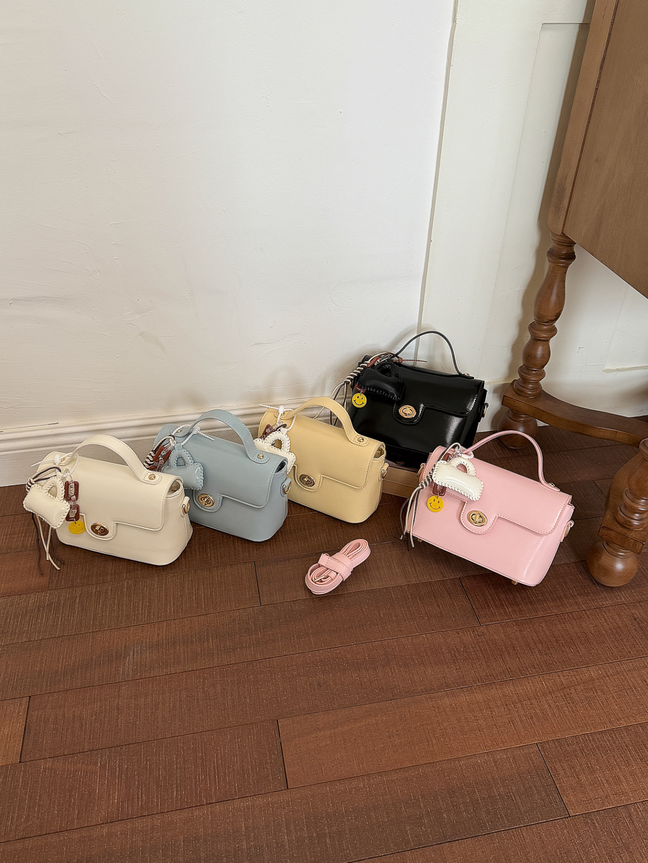 Bolsos exquisitos de mujer alta sensación de bolso 2026 nuevo pequeño bolso cuadrado fresco con cierre bolso de hombro verano image 4