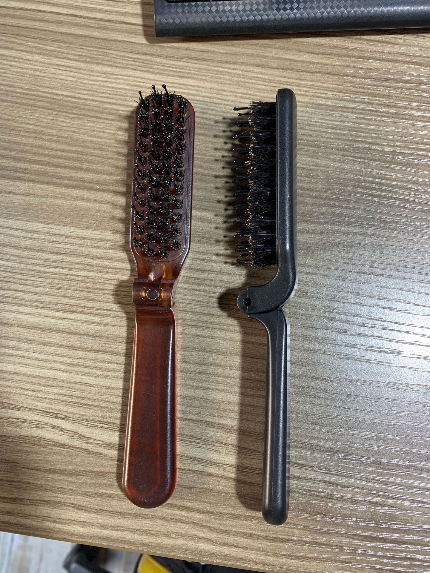 Peigne de massage pliable et portable en poils de sanglier duveteux, antistatique, en stock, pour hommes. Brosse plate._voghion.com