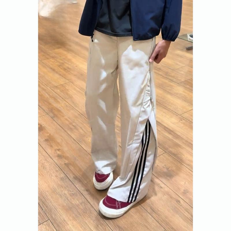 New spring and autumn casual men's trousers in stock for wholesale. Teenage American-style versatile drapey sports pants for men New spring and autumn casual men's trousers in stock for wholesale. Teenage American-style versatile drapey sports pants for men
