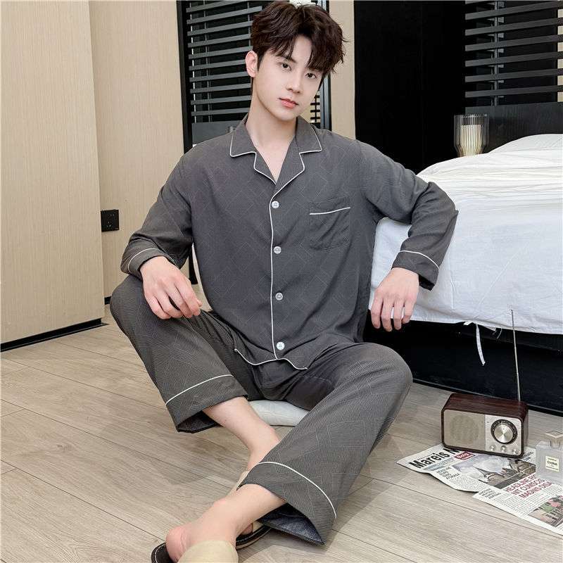 어두운 줄무늬 짙은 회색