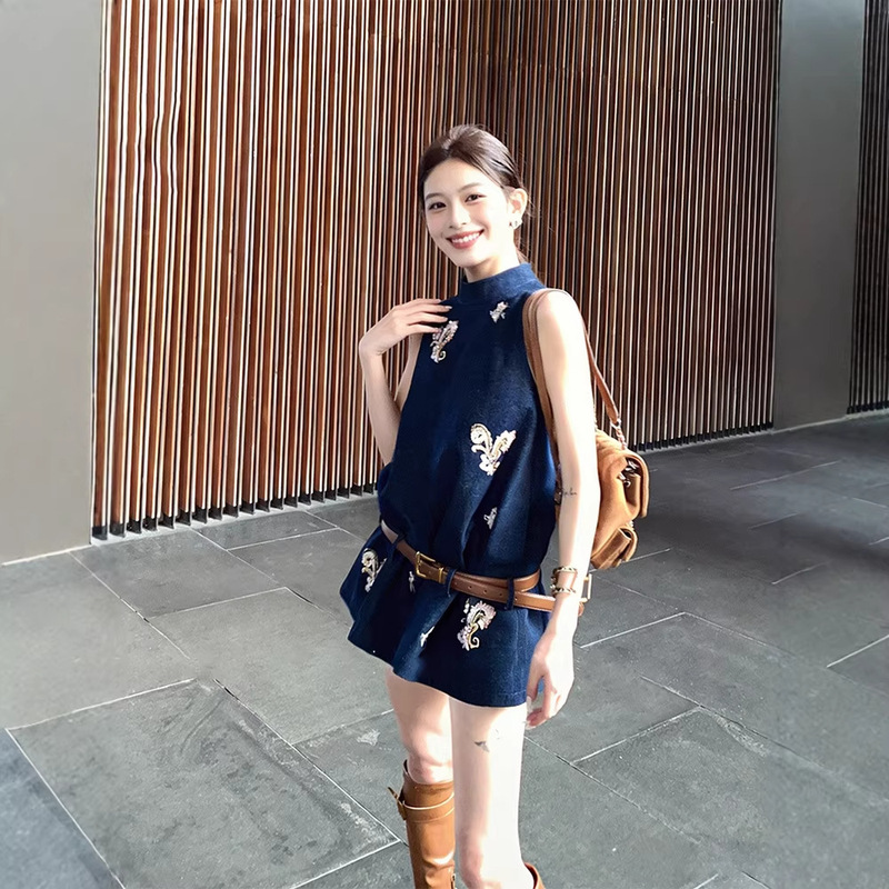"Holiday Madrid" Spring New Chinese-Style Embroidered Cotton Denim Sleeveless Top and Short Skirt Set