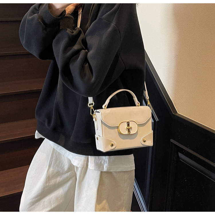 Fashionable and trendy small bag 2025 new women's bag, summer casual and simple crossbody bag, hand-held texture small square bag undefined