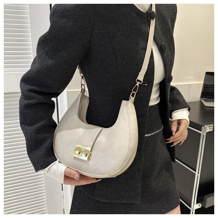 Nuova borsa a tracolla minimalista per donna, versione coreana, borsa sotto le ascelle dolce e straniera, tendenza invernale popolare, borsa da donna a forma di mezzaluna_voghion.com