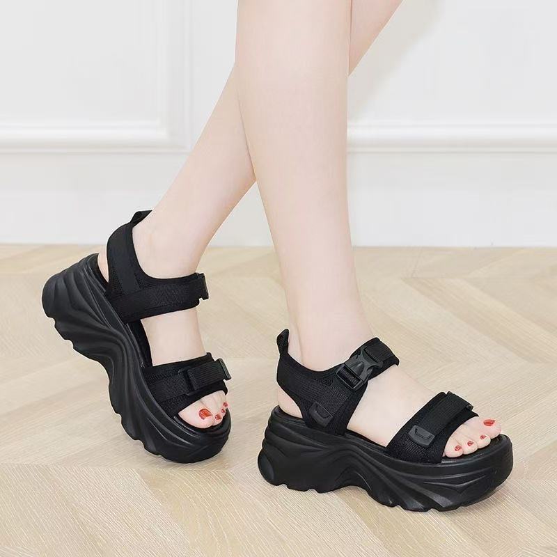 Sandalias de papá de celebridades de Internet para mujer, verano 2025 nuevo estilo de todo fósforo de suela suave, plataforma antideslizante, zapatos deportivos de playa