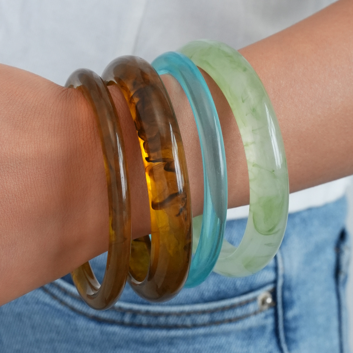 Brazalete de resina explosiva transfronteriza conjunto de nicho de diseño de pulseras europeas y estadounidenses de alto nivel sensación de viento frío no desvanecer pulseras