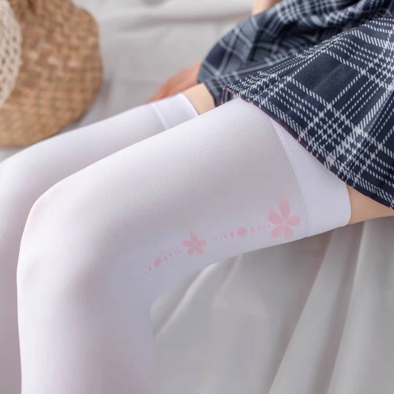 猫の爪の靴下の薄いタイプの女性の春秋の日本のロリータのかわいい足跡の猫は膝の長い筒の白いビロードの靴下を過ぎます。|undefined