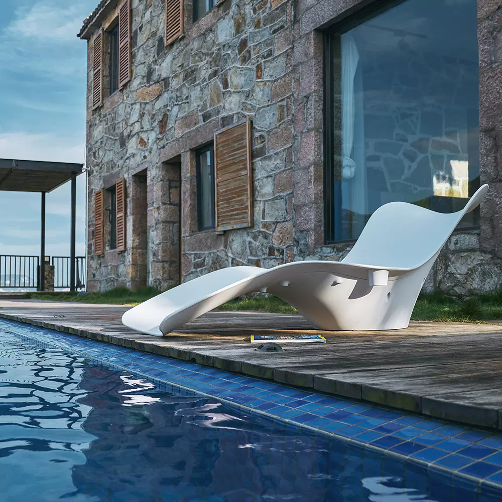 户外泳池酒店会所沙滩阳台躺床水世界折叠塑料民宿室内水乐园躺椅