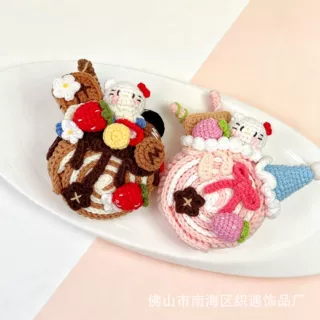 成品现货Kitty猫巧克力千层卷玩偶摆件毛线手工diy编织草莓瑞士卷